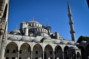 Высокие колоны Голубой мечети не прсто для красоты, они имеют свое значение для турков
